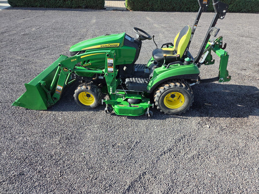 TRACTOR MARCA JOHN DEERE MODELO 1023E CON PALA FORNTAL