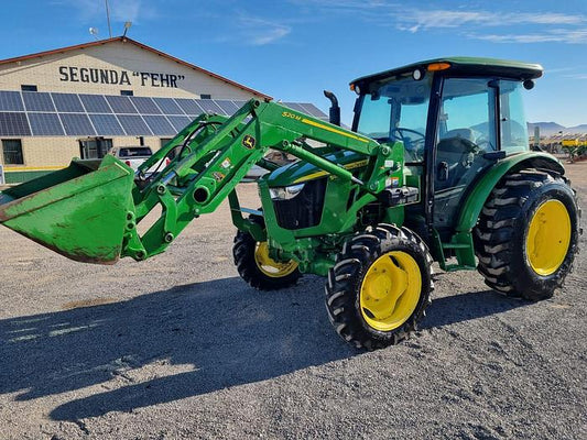 Tractor agricola con pala frontal marca John Deere modelo 5055E año 2020