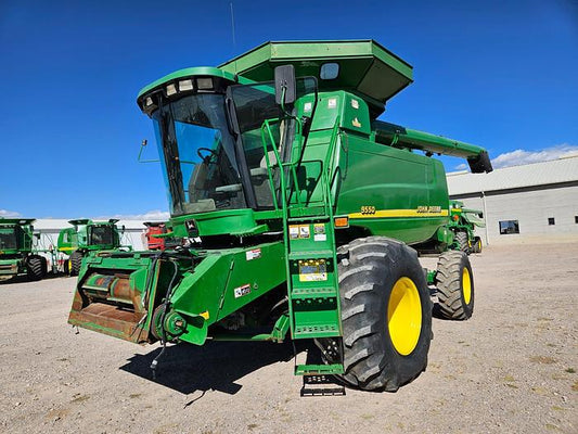 TRILLADORA MARCA JOHN DEERE MODELO 9550 SACA PAJAS AÑO 2000